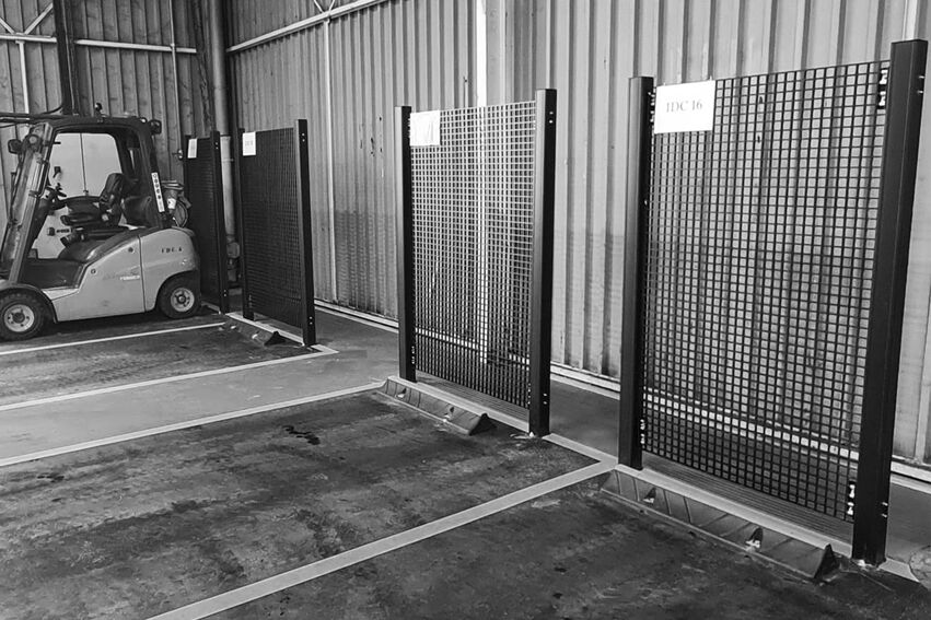guarda-corpo industrial docksteel blog foto do produto em pedestres e empilhadeiras